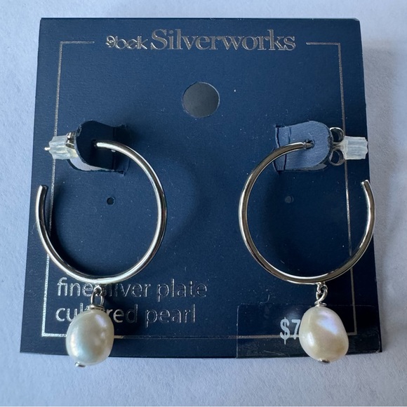 NEW Women’s Fine Silver Plate Cultured Pearl Earrings by Belk Silverworks NWT - Picture 1 of 4